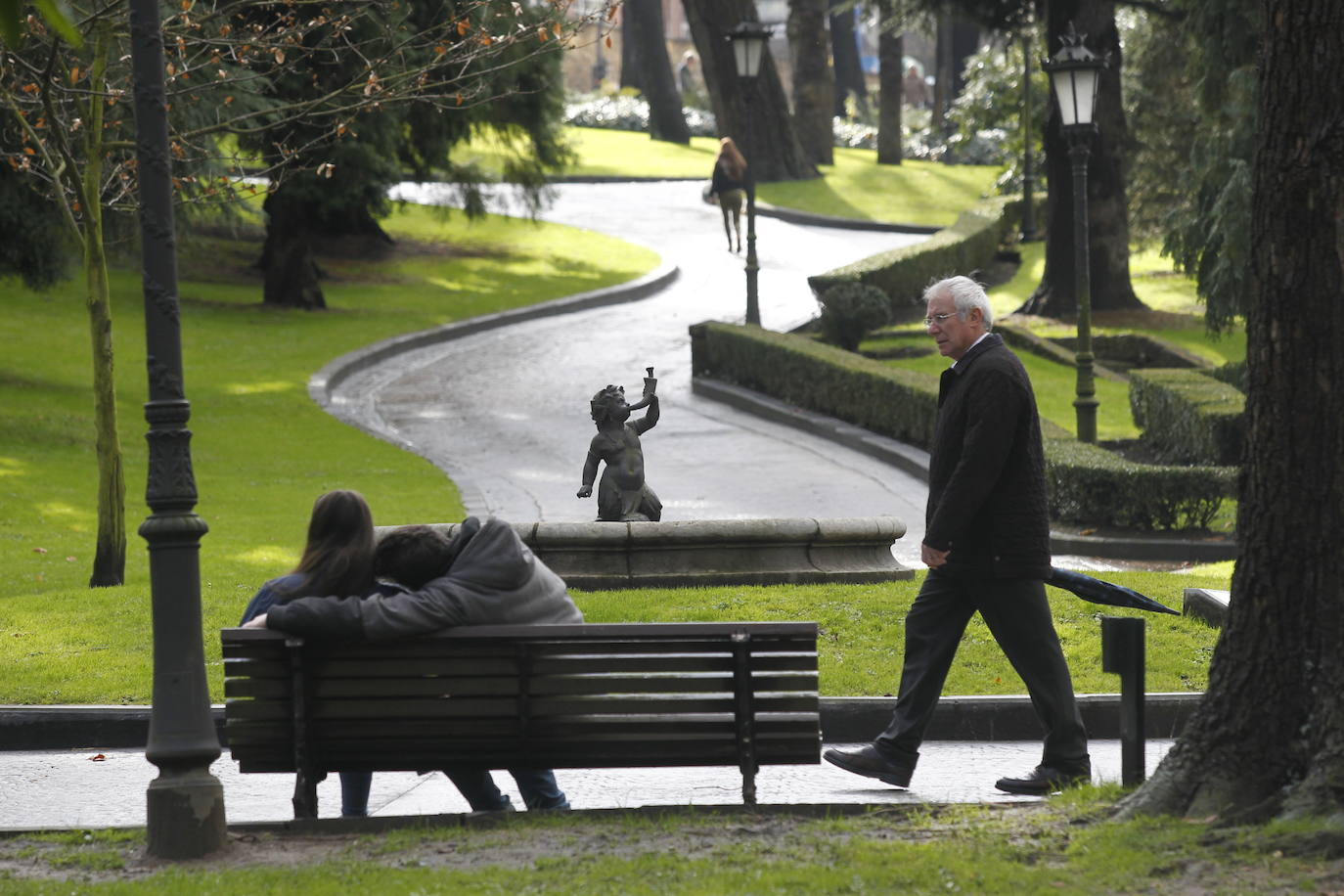El plan director del Campo de San Francisco busca recuperar el pulmón verde para los ciudadanos e impulsar mejoras que le permitan recuperar el esplendor de épocas pasadas. Generaciones y generaciones se han criado corriendo entre sus árboles y caminos, convirtiéndole en fiel testigo de la historia de Oviedo