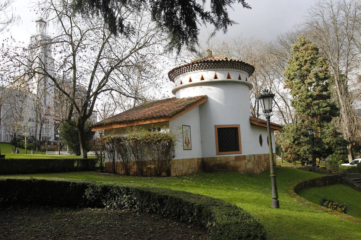El plan director del Campo de San Francisco busca recuperar el pulmón verde para los ciudadanos e impulsar mejoras que le permitan recuperar el esplendor de épocas pasadas. Generaciones y generaciones se han criado corriendo entre sus árboles y caminos, convirtiéndole en fiel testigo de la historia de Oviedo