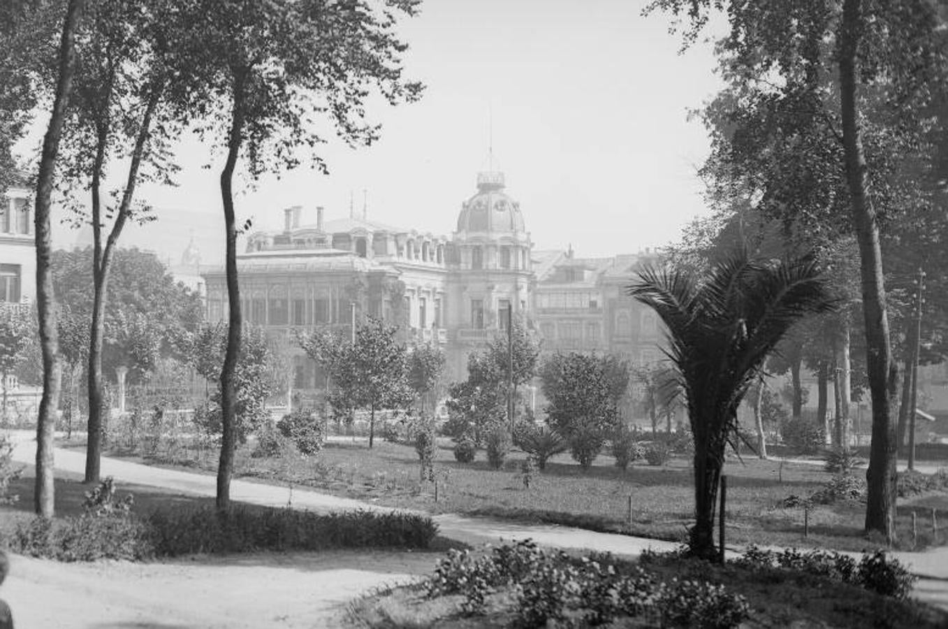 El plan director del Campo de San Francisco busca recuperar el pulmón verde para los ciudadanos e impulsar mejoras que le permitan recuperar el esplendor de épocas pasadas. Generaciones y generaciones se han criado corriendo entre sus árboles y caminos, convirtiéndole en fiel testigo de la historia de Oviedo