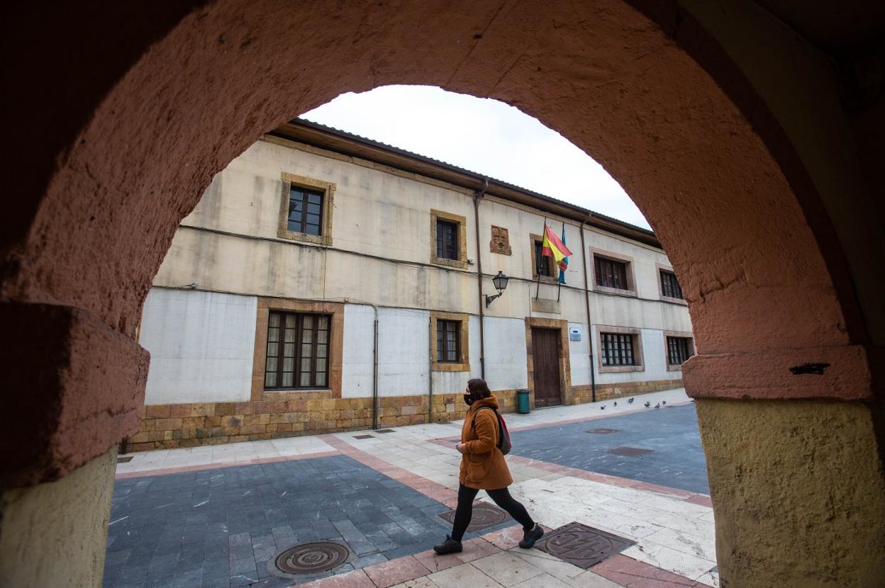 La Escuela de Adultos del Fontán podrá volver a su sede el próximo mes. 