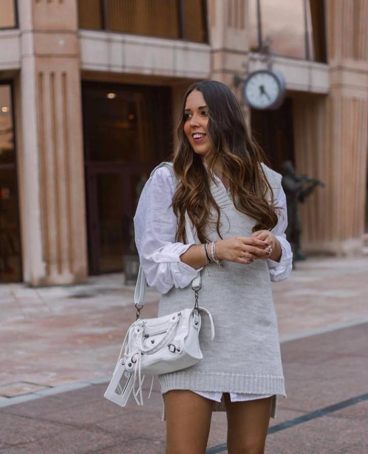 ¿Estás sin ideas para tus próximos looks de oficina esta primavera? En 'Asturias de Moda' te traemos toda la inspiración con algunas opciones de looks de oficina que hemos encontrado en las cuentas de Instagram de las expertas en moda. Estilismos 'working' perfectos para cuando el buen tiempo se establezca de forma definitiva y para los que no tendrás que renunciar a la comodidad. Paula Echevarría, Alexandra Pereira, Belén Hostalet o influencers mayores de 50 como Carmen Gimeno o Susi Rejano, entre otras. Todas ellas nos han dado las combinaciones primaverales y de oficina más inspiradoras. ¡Toma nota!