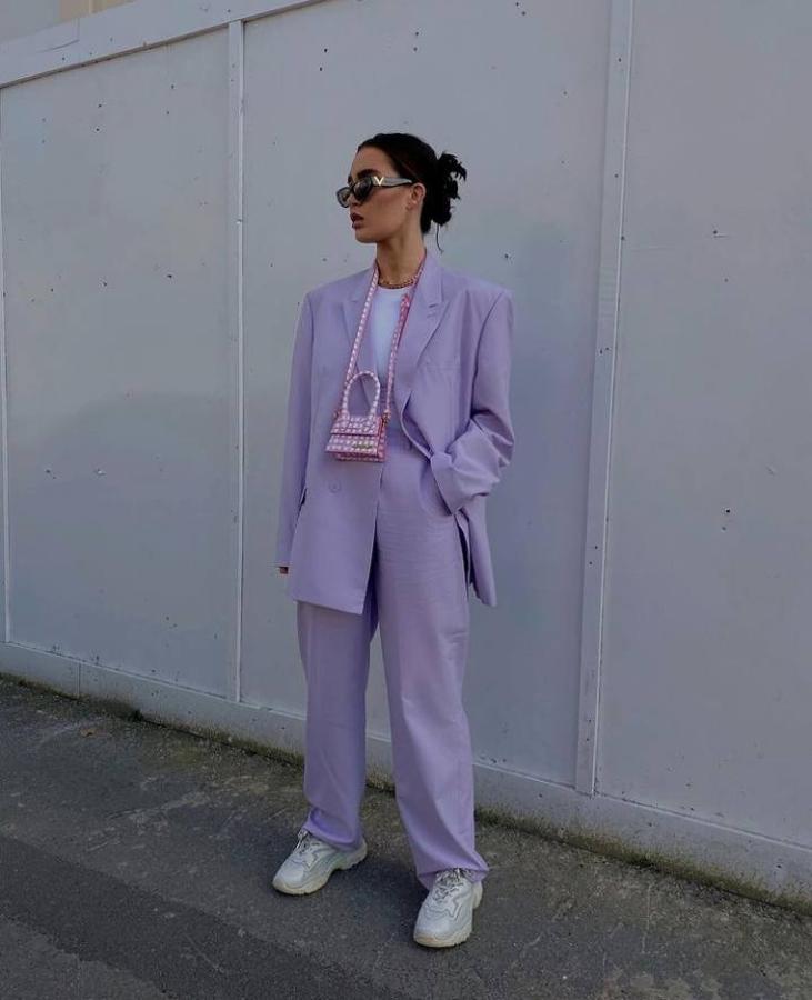 ¿Estás sin ideas para tus próximos looks de oficina esta primavera? En 'Asturias de Moda' te traemos toda la inspiración con algunas opciones de looks de oficina que hemos encontrado en las cuentas de Instagram de las expertas en moda. Estilismos 'working' perfectos para cuando el buen tiempo se establezca de forma definitiva y para los que no tendrás que renunciar a la comodidad. Paula Echevarría, Alexandra Pereira, Belén Hostalet o influencers mayores de 50 como Carmen Gimeno o Susi Rejano, entre otras. Todas ellas nos han dado las combinaciones primaverales y de oficina más inspiradoras. ¡Toma nota!