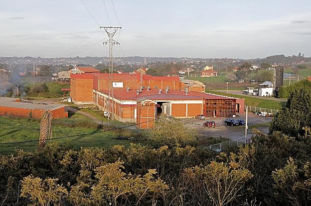 Los vecinos de Granda no se creen que la ITV solo vaya a atender 200 coches al día