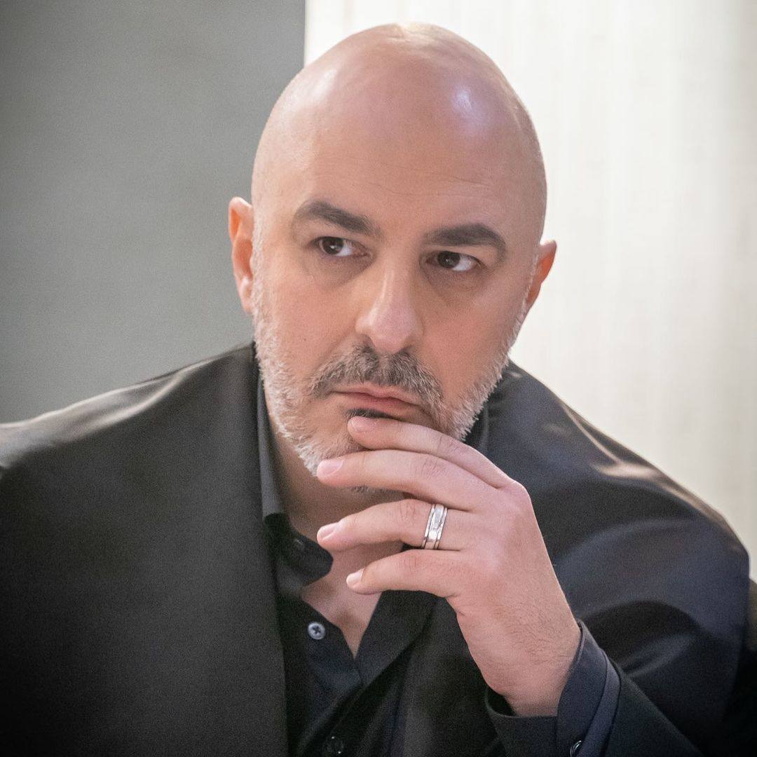 Cuatro estrenó anoche en abierto el primer capítulo de 'Caronte', la serie protagonizada por Roberto Álamo y Miriam Giovanelli en la que la ciudad de Gijón y la playa de San Lorenzo juegan un papel principal