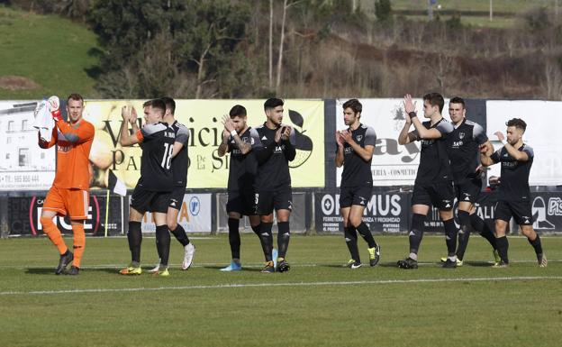 Lealtad (20). Octavo, mide sus fuerzas con las del Langreo con la obligación de recortar su desventaja de puntos. Ganar y esperar. Para salvarse, además de su triunfo, necesita que el Vetusta no sume más de un punto o que el Numancia o el Marino pierdan.