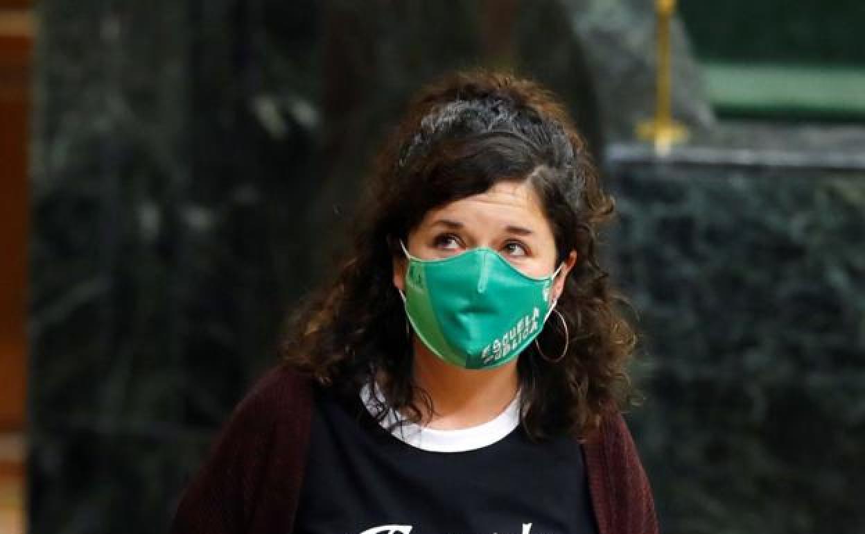 La diputada asturiana Sofía Castañón, con una camiseta en asturiano. 