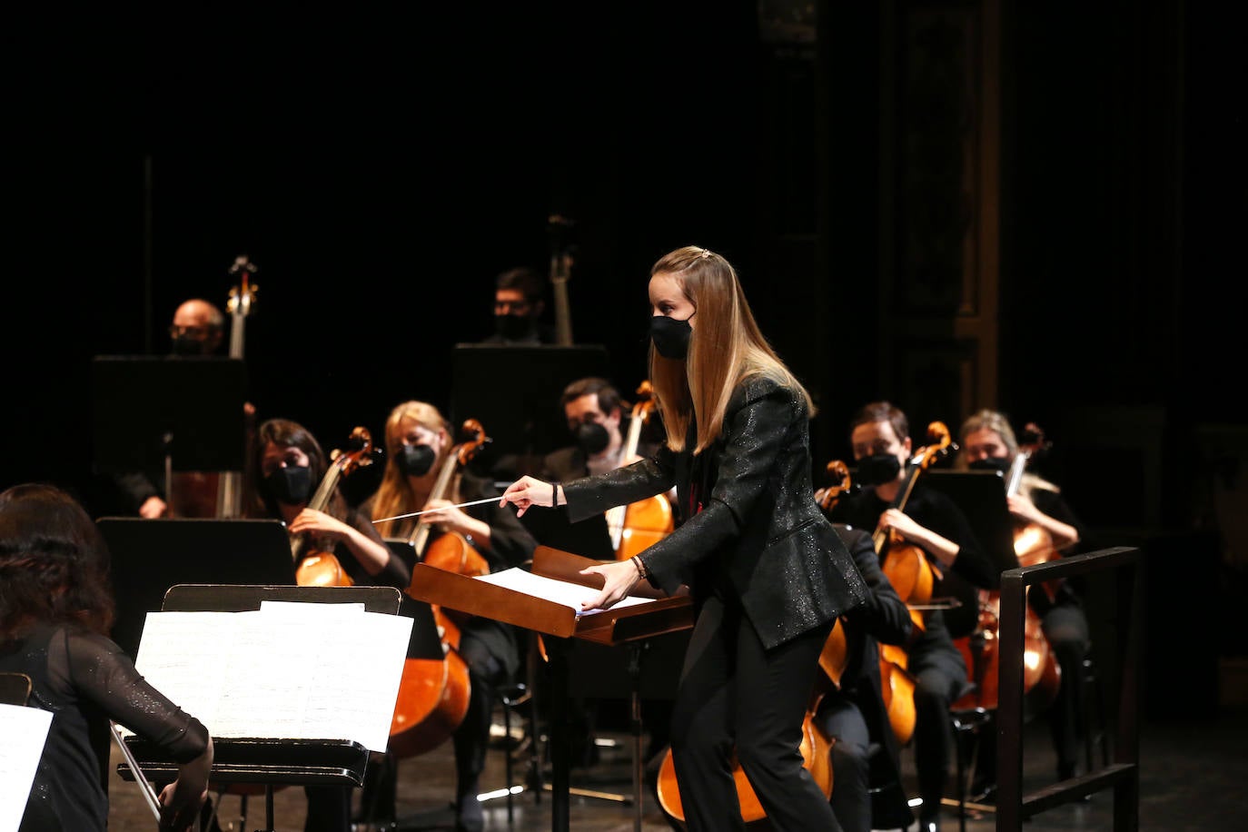 El teatro Campoamor de Oviedo fue el escenario del concierto «Mujeres en la música», dirigido por Isabel Rubio y en el que se estrenó la obra «Mensaje interestelar», de la compositora ovetense Raquel Rodríguez