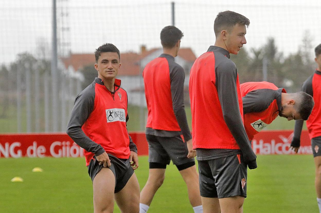 Djuka y Manu García, en un entrenamiento. 