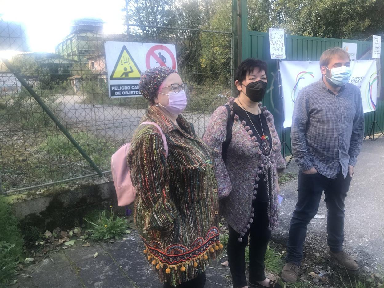 Esmeralda Palacio, Rosa Prieto y Daniel Ripa, de Podemos. 