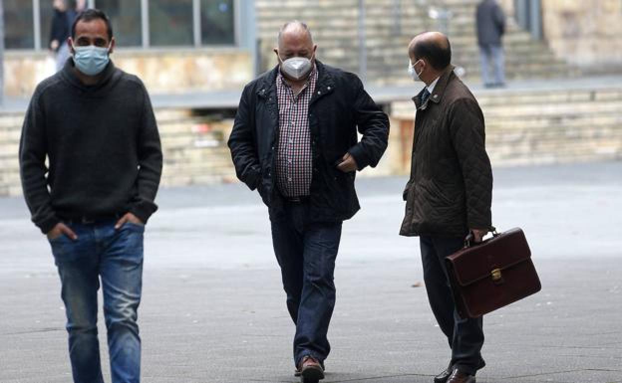 Cándido Vega, a su llegada a los juzgados el pasado mes de noviembre de 2020. / PABLO LORENZANA