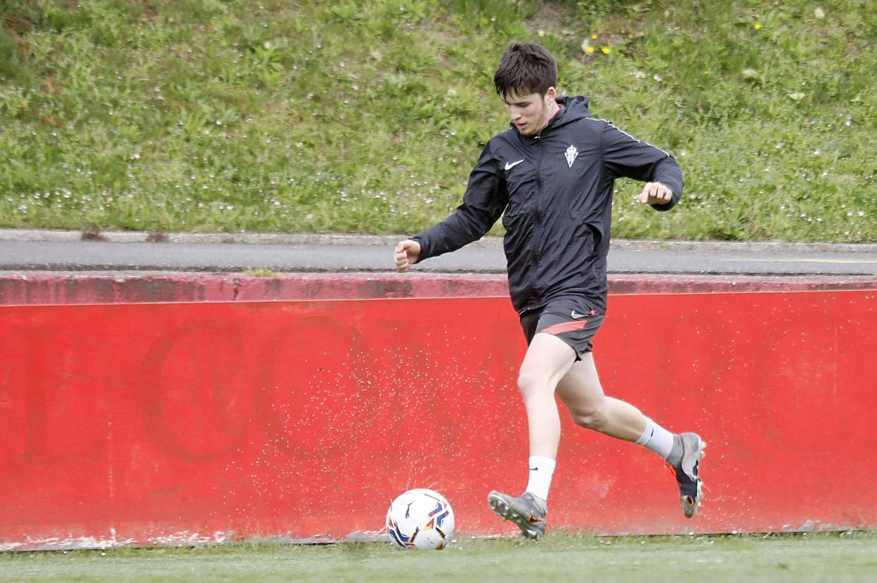 Guille Rosas, ayer, durante su entrenamiento en Mareo. 