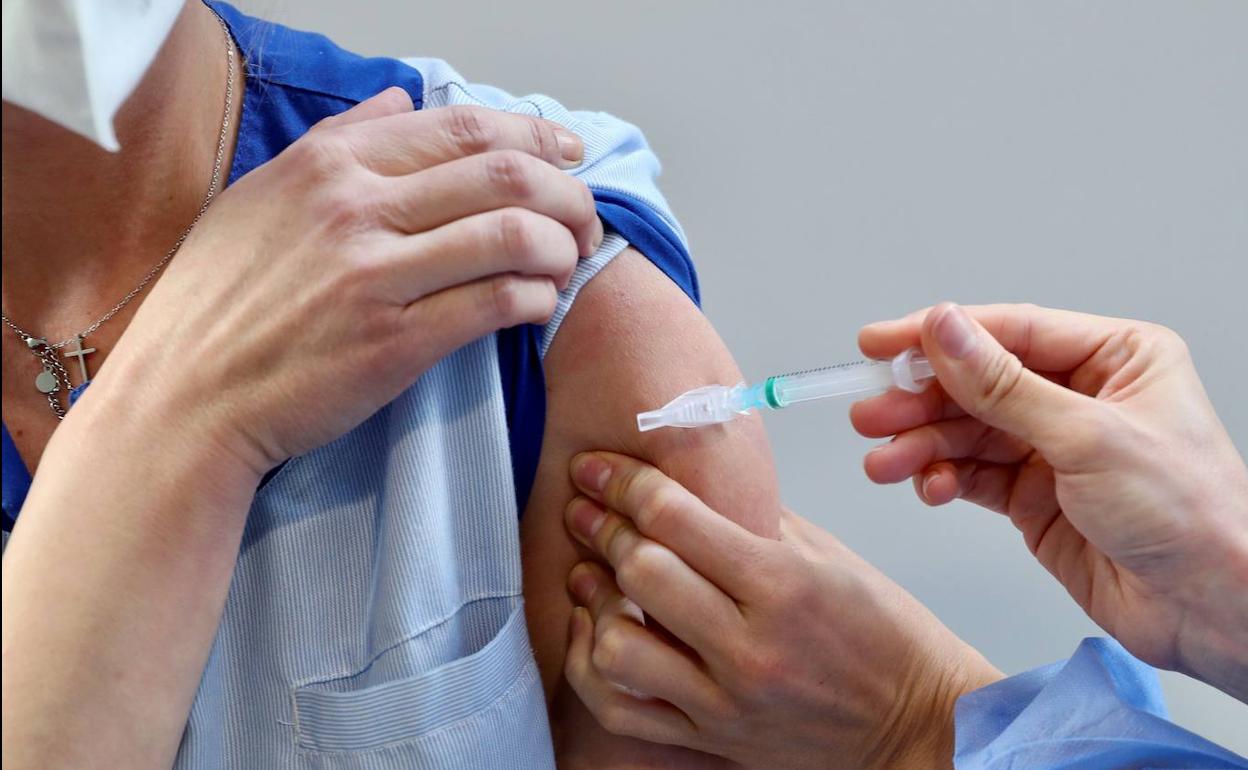 Asturias retomará la vacunación con AstraZeneca el miércoles