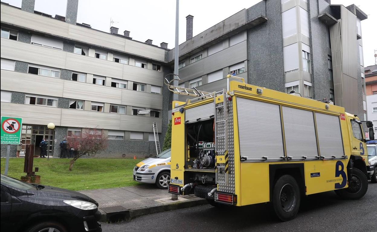 Edificio en el que se produjo el incendio en el que falleció el matrimonio de Villaviciosa.