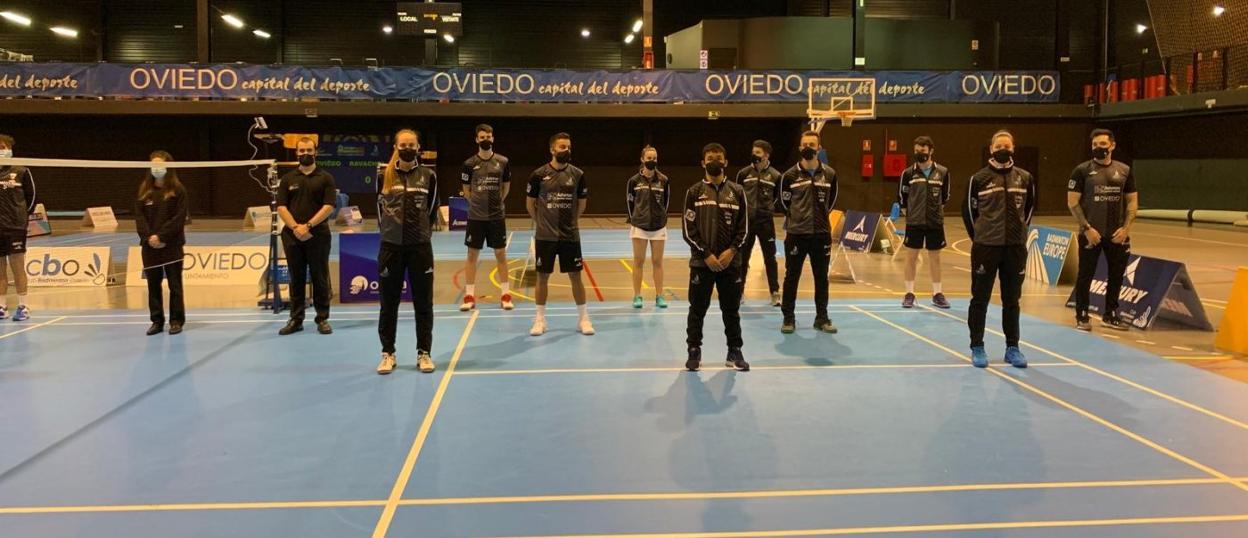 Los componentes del conjunto ovetense, en su pista del Corredoria Arena. 