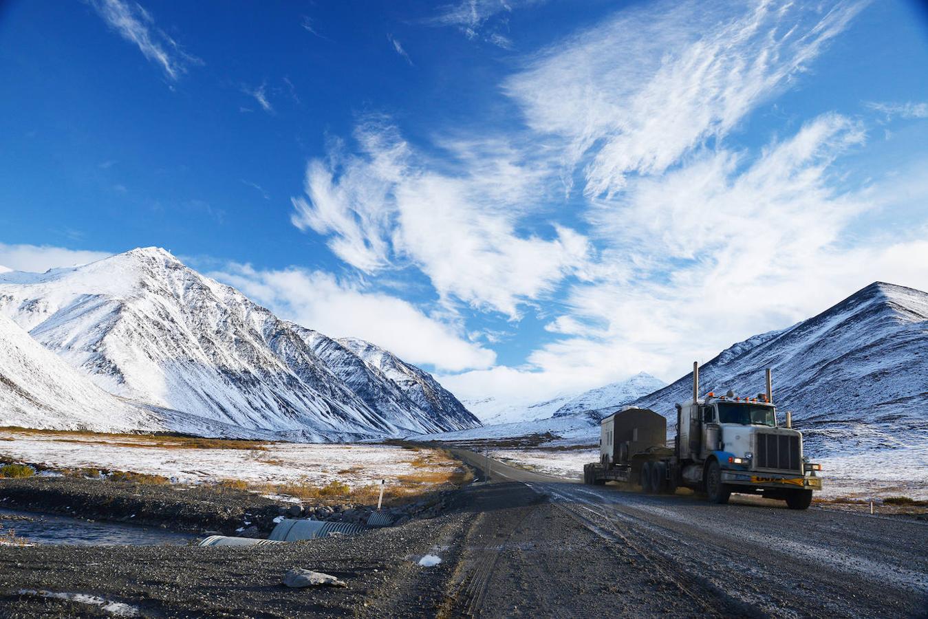 Autopista Dalton (Alaska, EE.UU): La autopista Dalton cuenta con una extensión de 666 kilómetros al borde del Ártico, en los que la nieve, el hielo, la ventisca y el frío convierten esta carretera en una de las más peligrosas sobre todo para los muchos camiones con transporte de petróleo que circulan por ella.