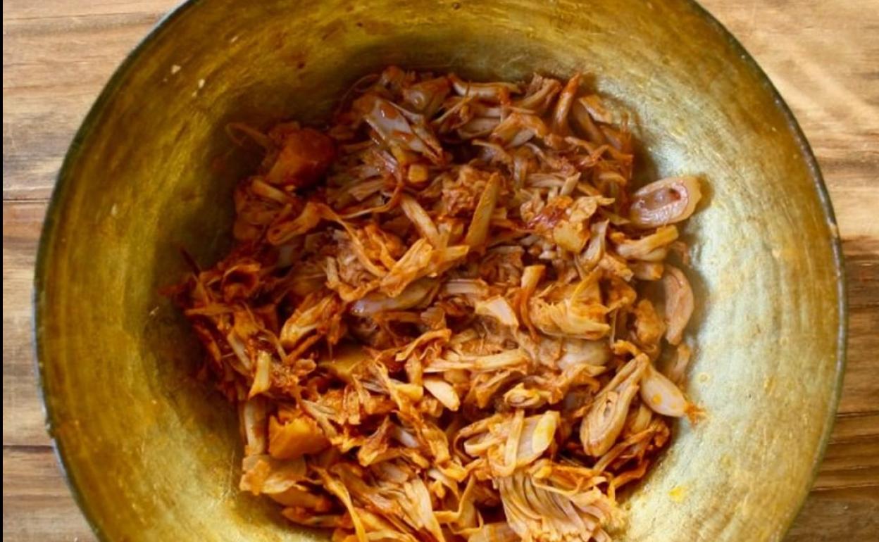 La textura y apariencia del jackfruit han llevado a convertir esta fruta en sustituta de la carne en las recetas veganas