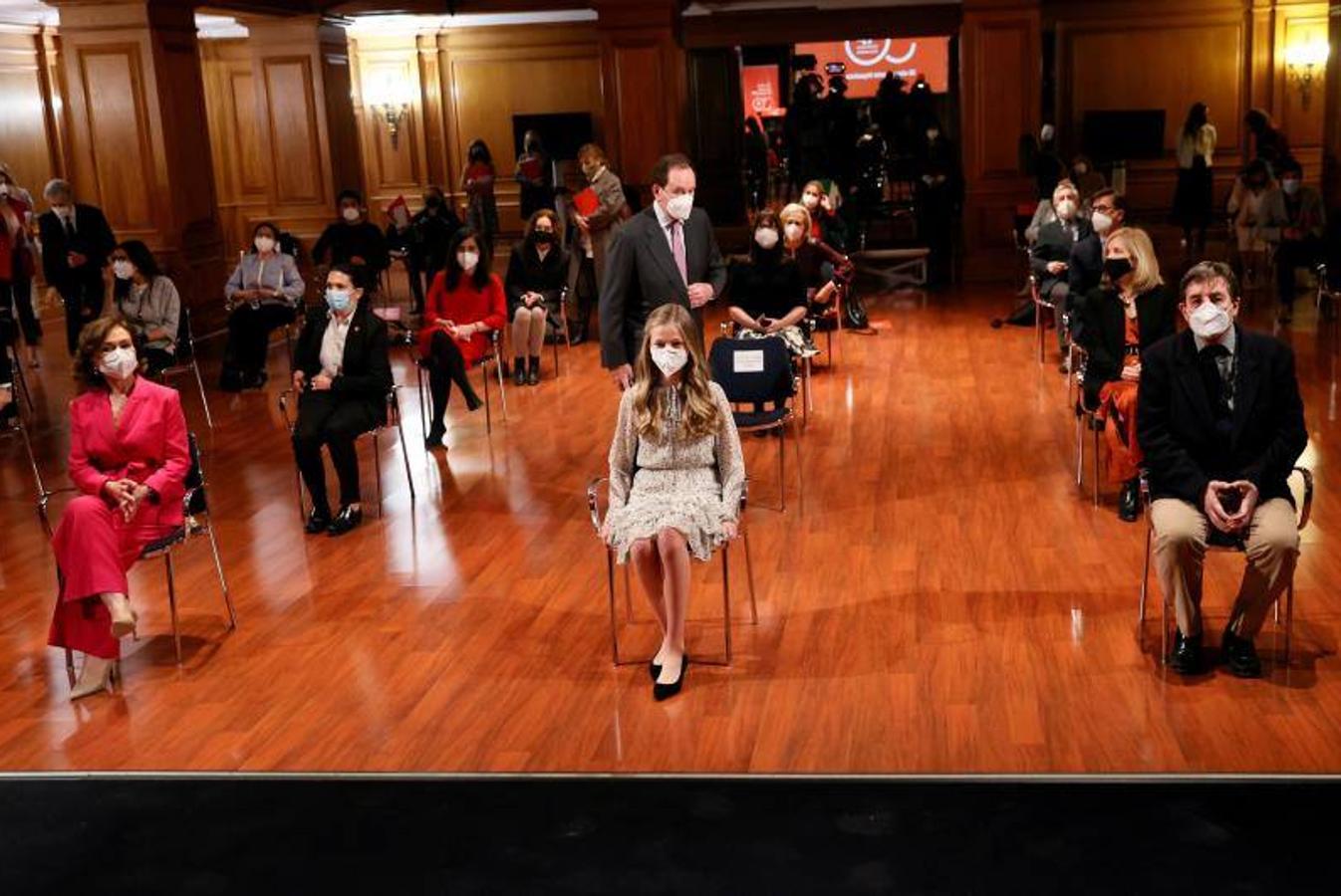 La Princesa Leonor ha presidido hoy su primer acto en solitario de su trayectoria institucional, la conmemoración del 30 aniversario del Instituto Cervantes. Ha estado acompañada por la vicepresidenta primera del Gobierno, Carmen Calvo y por el director del Instituto Cervantes, Luis García Montero