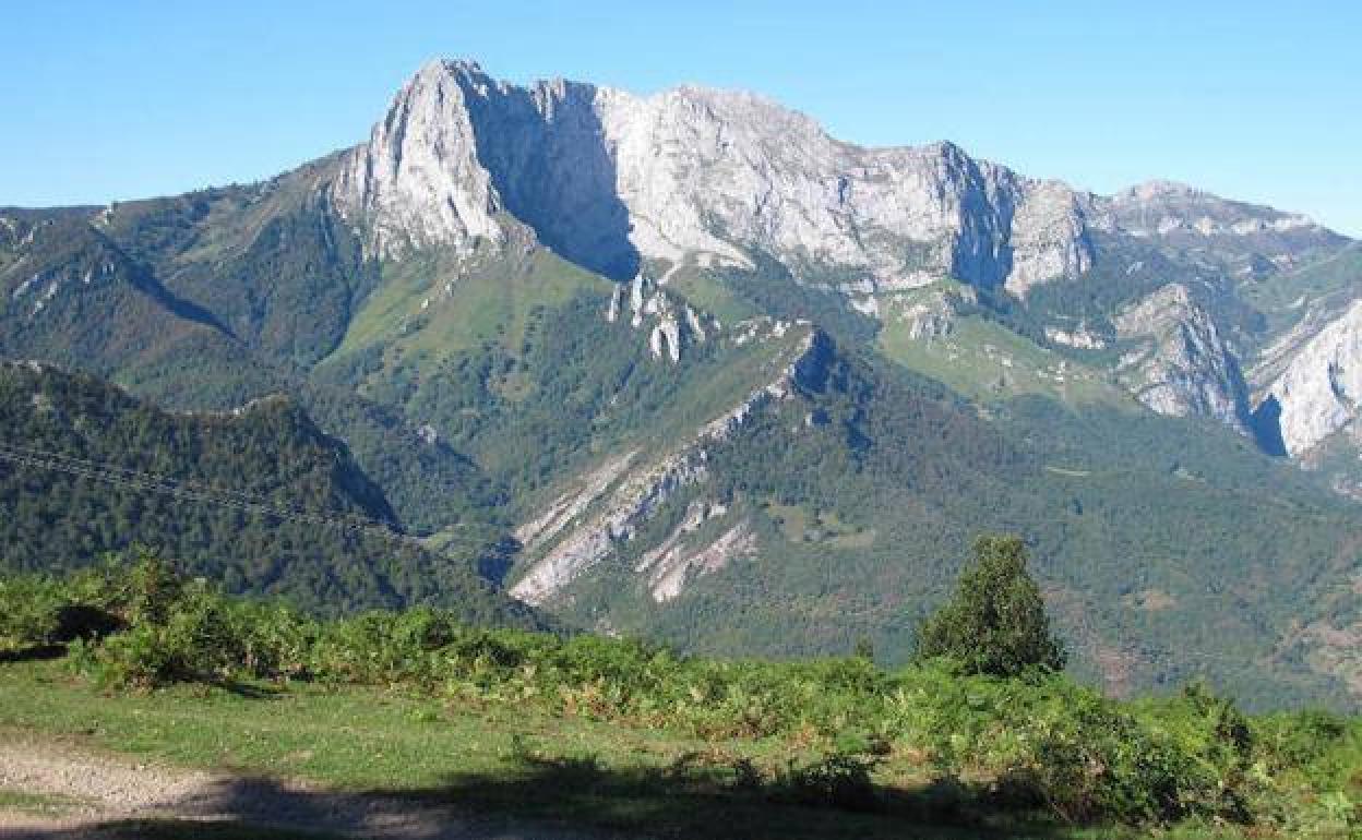 El Tiatordos, visto desde la Collada Les Bedules