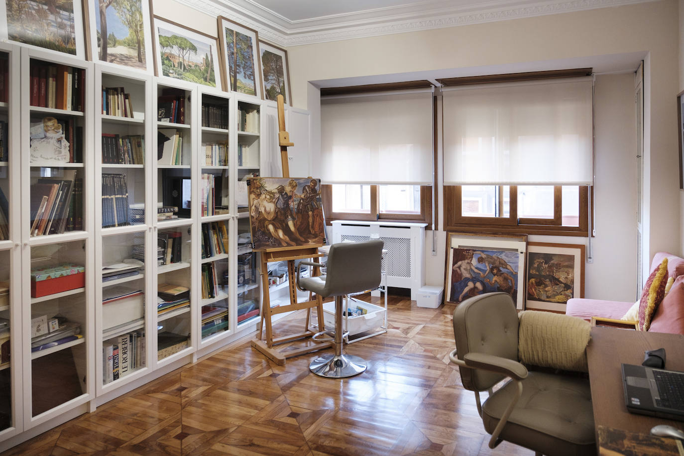 De Roma a Gijón. Tras haber vivido 40 años en la capital de Italia, Pilar García supervisó la reforma y decoración de este piso en el que ahora reside junto a su marido, José Ignacio Ezquieta