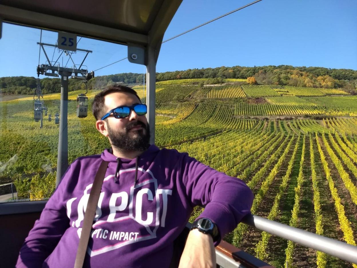 Armando Álvarez Losada en Rüdesheim am Rheib, un pueblo repleto de viñedos. 