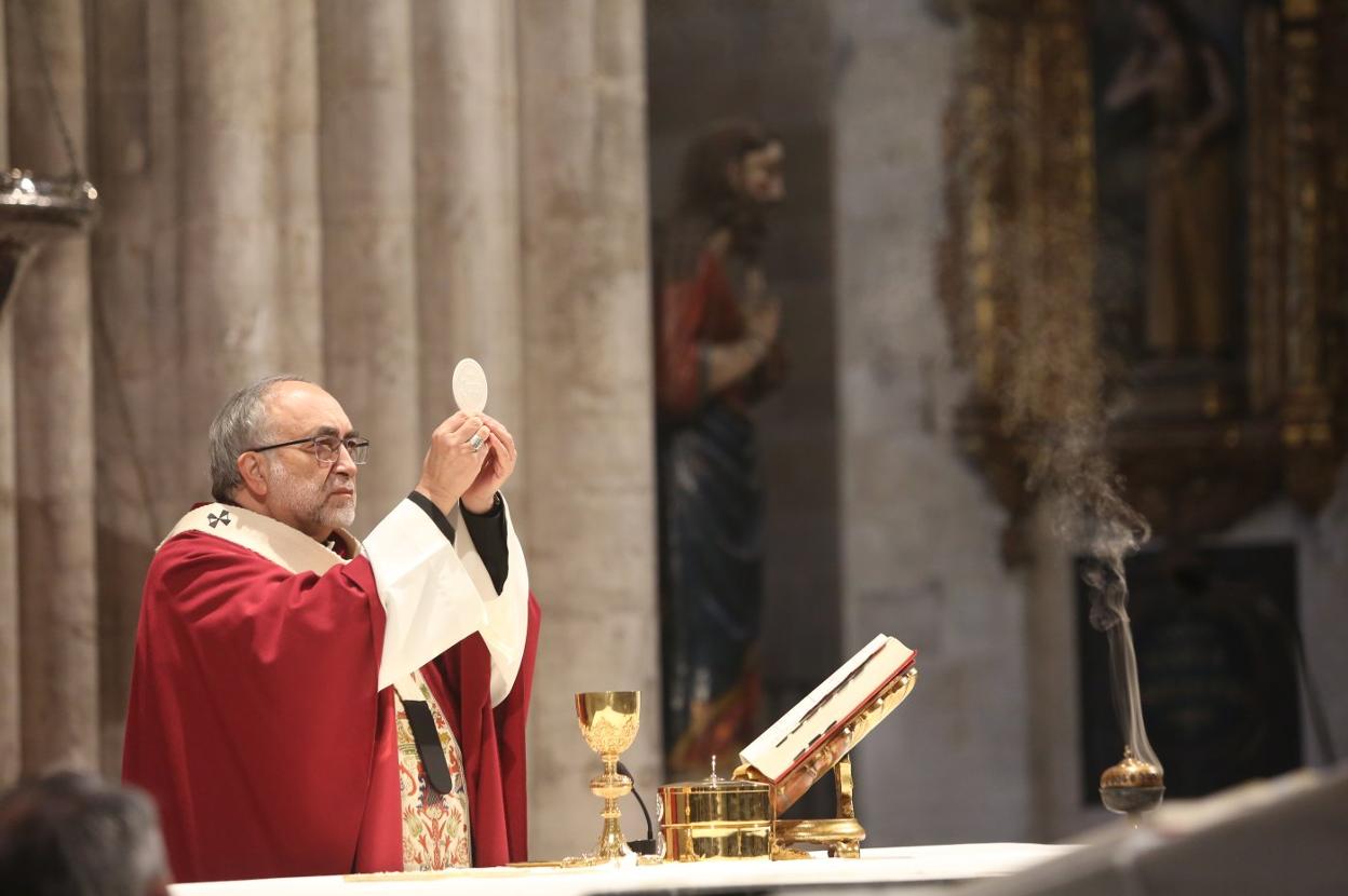 Jesús Sanz Montes. durante la Eucaristía de la misa del Domingo de Ramos. 