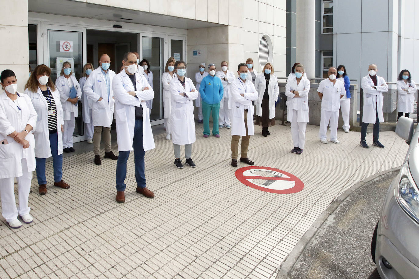 Compañeros de la técnico especialista en radiodiagnóstico, Rosa Banquetero, que murió tras casi un mes luchando contra el virus en la UCI del hospital ovetense, han querido rendir un sentido homenaje a una sanitaria «siempre sonriente y optimista».