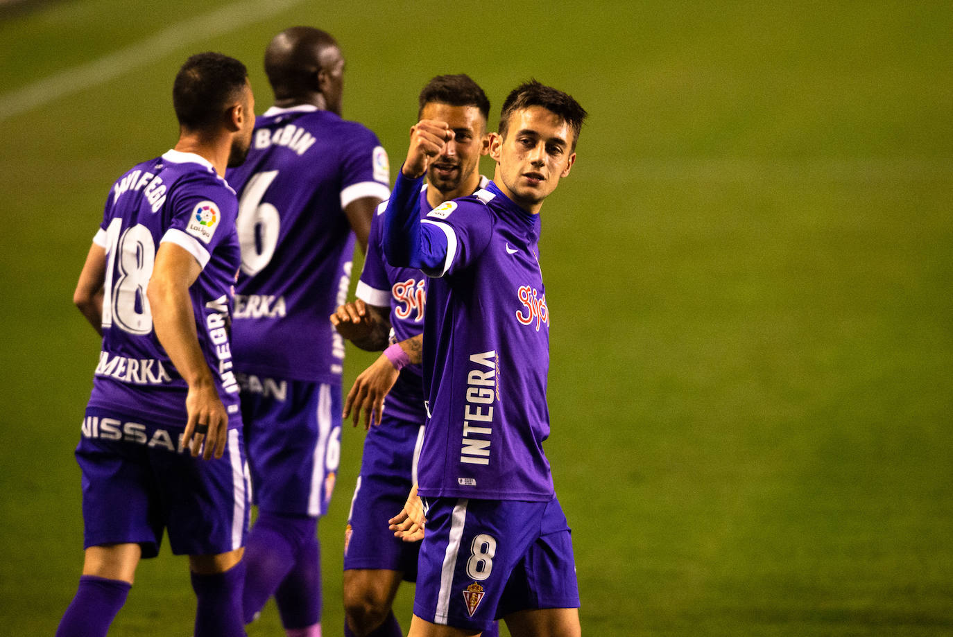 El partido del Sporting en Vallecas, ante el Rayo, en imágenes.