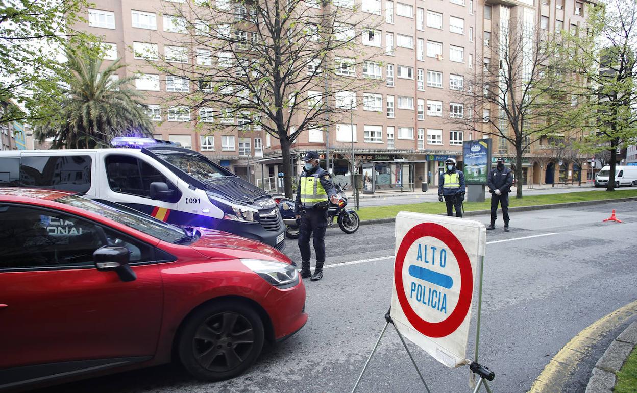 Detenido por intentar robar dentro de un coche en Gijón