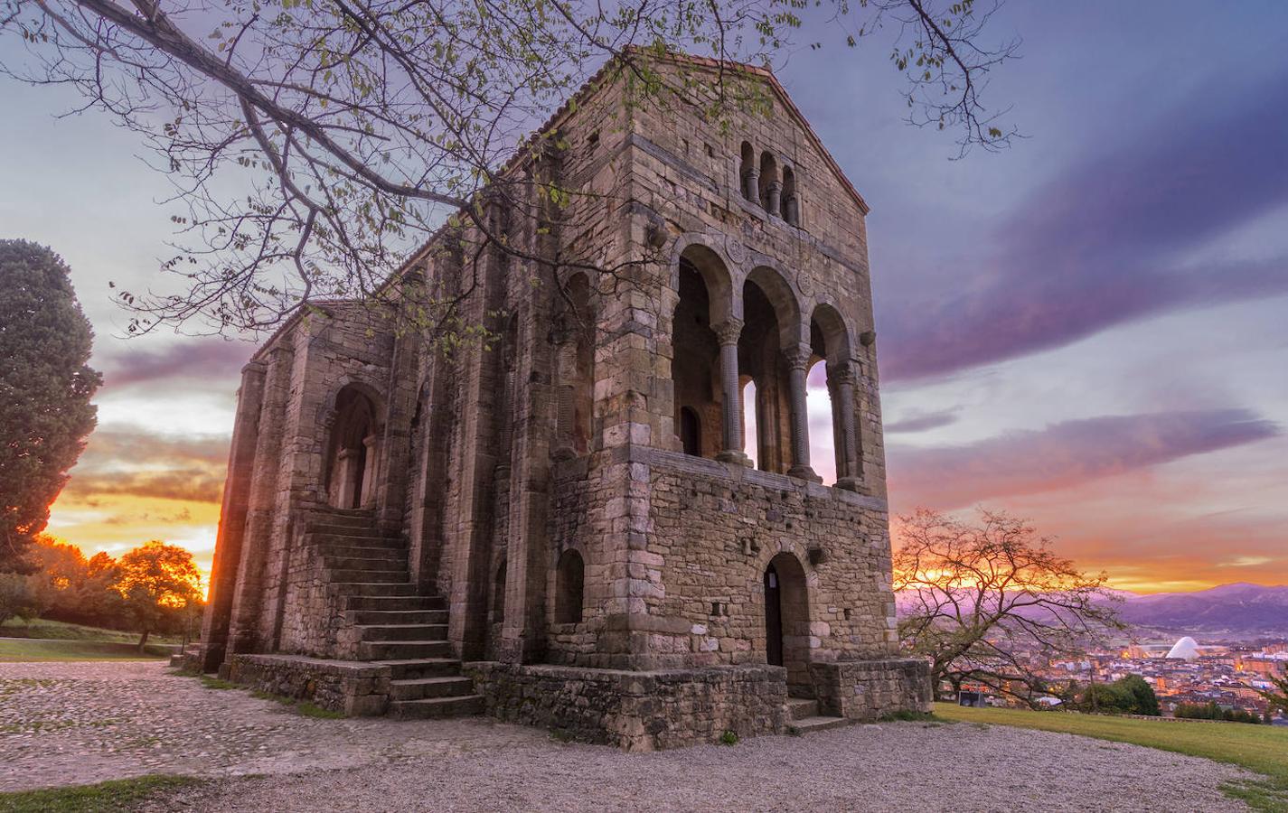 Iglesia de Santa María del Naranco (Oviedo)