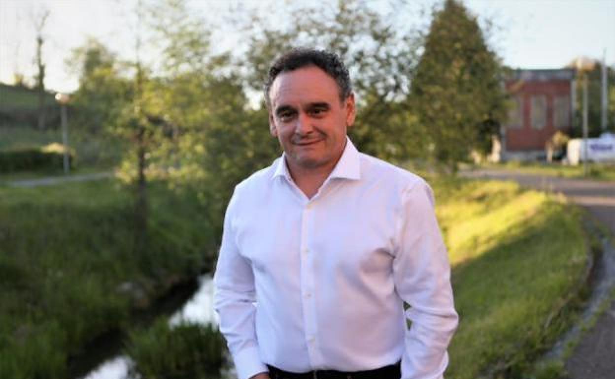 El alcalde de Nava, Juan Cañal Canteli