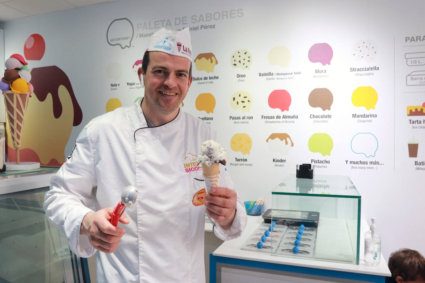 Placer helado.Daniel Pérez dejó una carrera ligada a la música y su enseñanza por los helados. Cada día elabora al menos cuatro recetas distintas. 