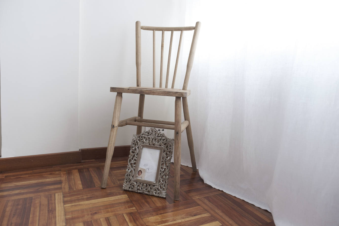 En el parque. La decoración de la vivienda de esta galerista gijonesa es fiel reflejo de un estilo de vida discreto y ordenado que persigue crear un hogar cómodo y sostenible