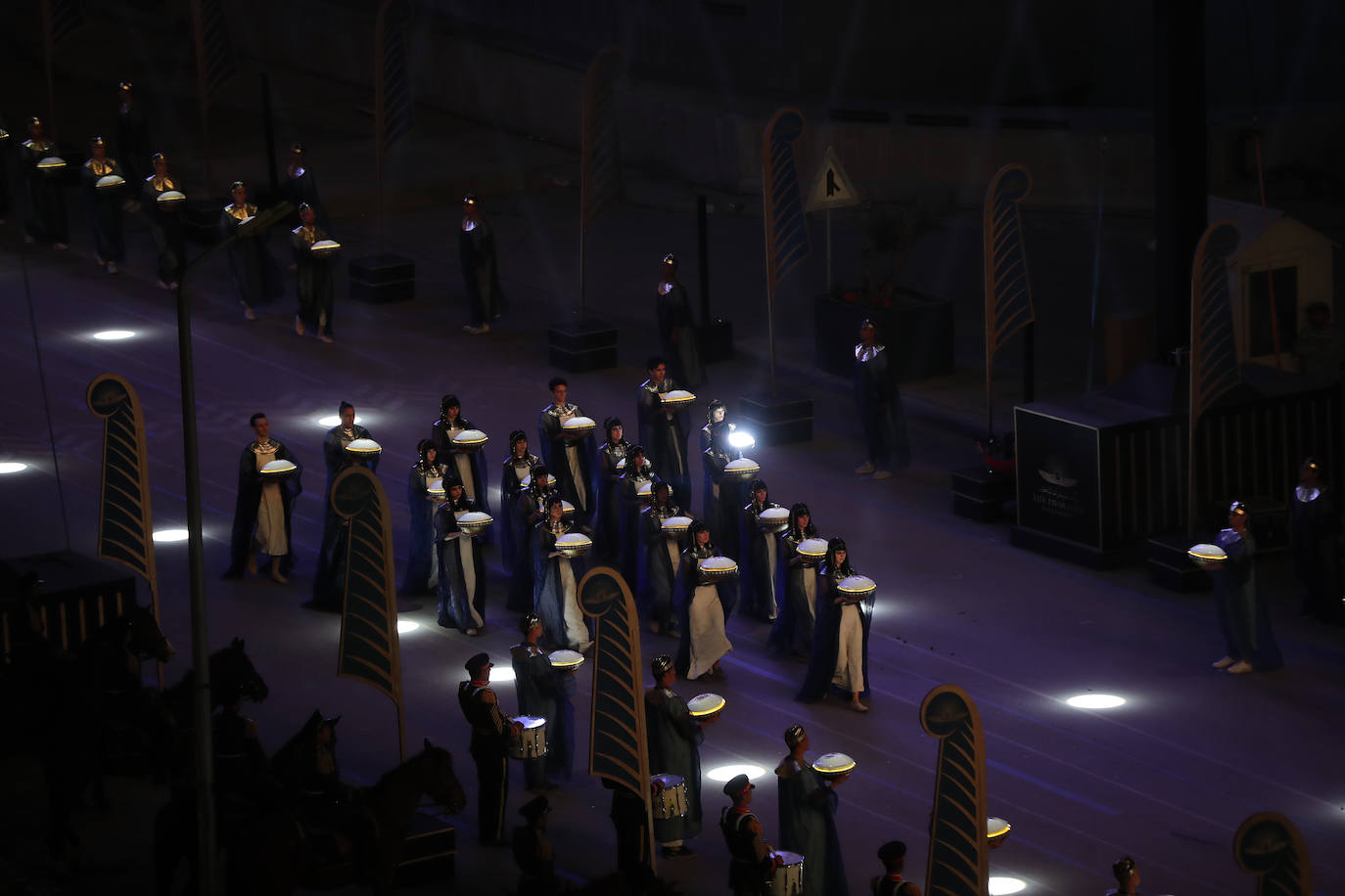 Lo llamaron el Desfile Dorado de los Faraones y fue un espectáculo propio de su época. Y es que el Gobierno de Egipto no ha escatimado en el traslado de 22 momias, 18 reyes y cuatro reinas, del Museo Egipcio a su nueva ubicación en el Museo Nacional de la Civilización Egipcia, a una distancia de cinco kilómetros. El desfile, toda una exhibición de historia y cultura, se desarrolló por orden cronológico de los reinados, desde el gobernante de la dinastía XVII Seqenenre Taa II, hasta Ramsés IX, que reinó en el siglo XII a.C.