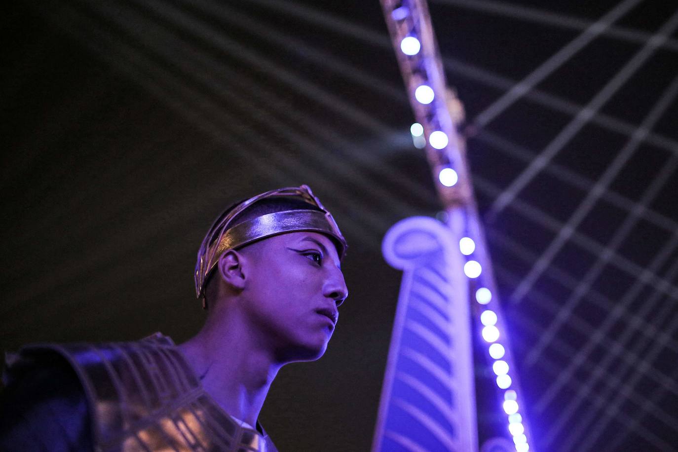 Lo llamaron el Desfile Dorado de los Faraones y fue un espectáculo propio de su época. Y es que el Gobierno de Egipto no ha escatimado en el traslado de 22 momias, 18 reyes y cuatro reinas, del Museo Egipcio a su nueva ubicación en el Museo Nacional de la Civilización Egipcia, a una distancia de cinco kilómetros. El desfile, toda una exhibición de historia y cultura, se desarrolló por orden cronológico de los reinados, desde el gobernante de la dinastía XVII Seqenenre Taa II, hasta Ramsés IX, que reinó en el siglo XII a.C.