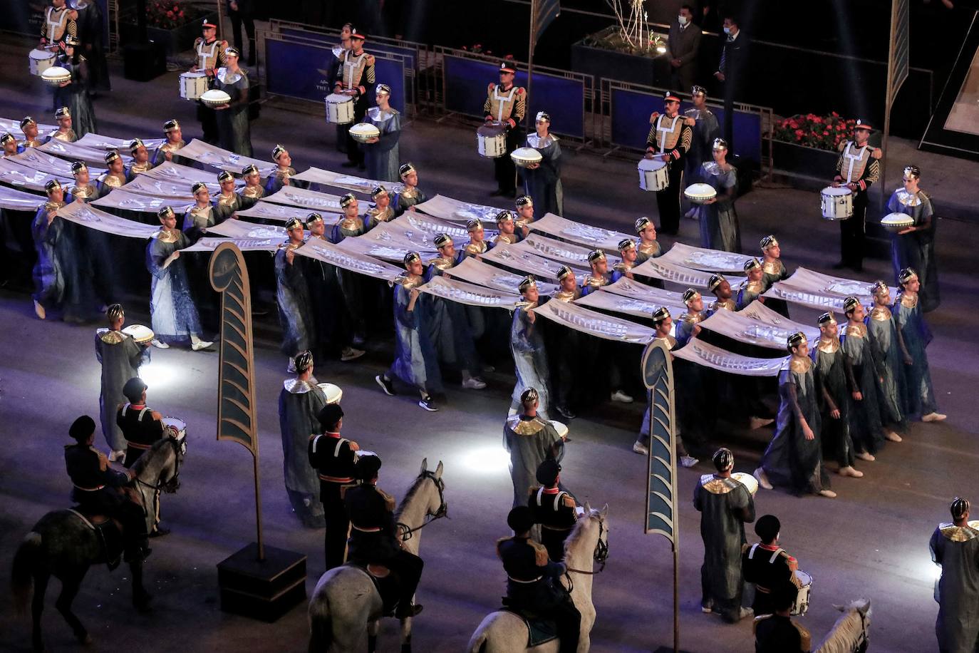 Lo llamaron el Desfile Dorado de los Faraones y fue un espectáculo propio de su época. Y es que el Gobierno de Egipto no ha escatimado en el traslado de 22 momias, 18 reyes y cuatro reinas, del Museo Egipcio a su nueva ubicación en el Museo Nacional de la Civilización Egipcia, a una distancia de cinco kilómetros. El desfile, toda una exhibición de historia y cultura, se desarrolló por orden cronológico de los reinados, desde el gobernante de la dinastía XVII Seqenenre Taa II, hasta Ramsés IX, que reinó en el siglo XII a.C.