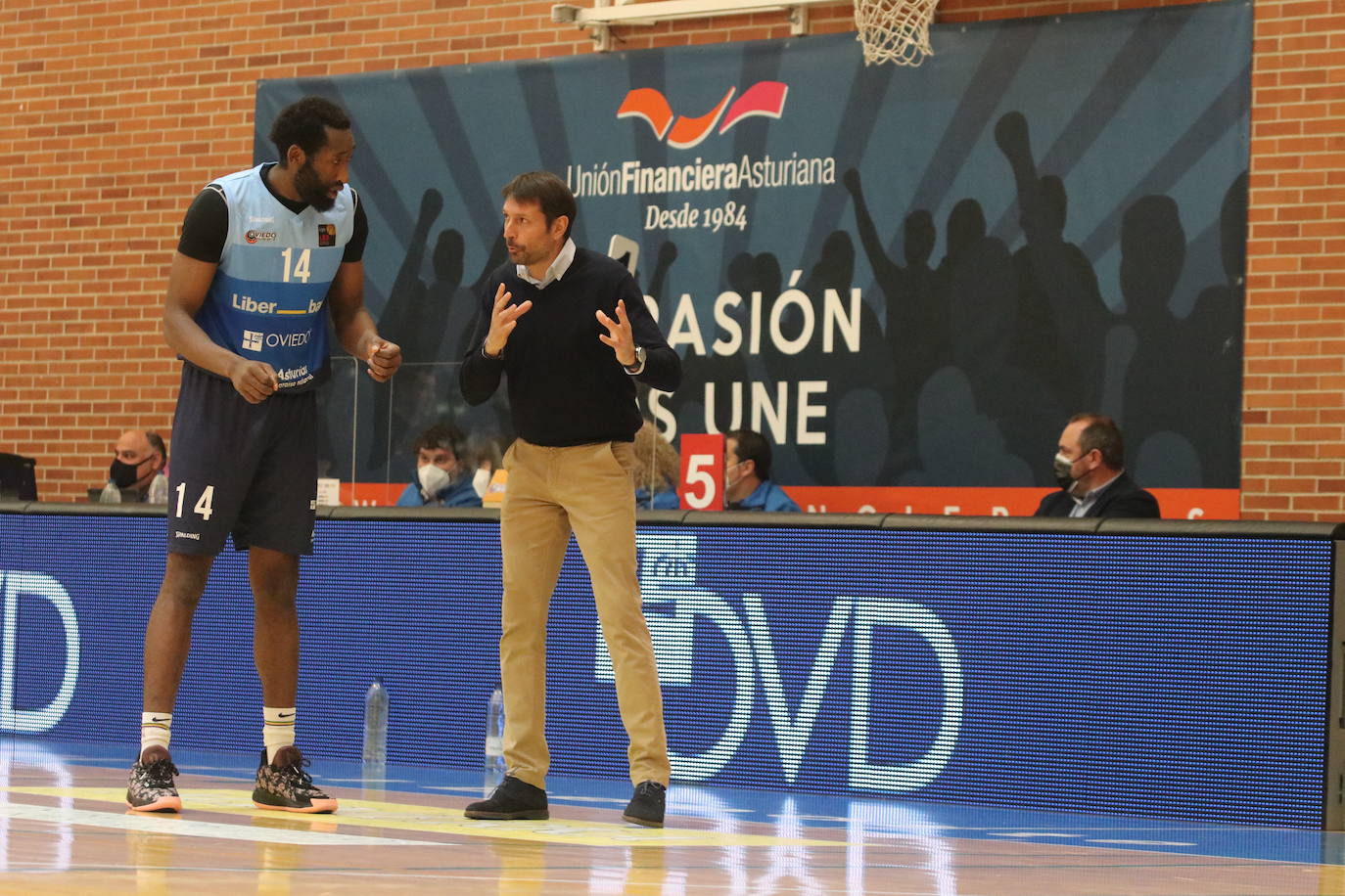 Fotos: Las imágenes del Liberbank Oviedo Baloncesto 91-77 TAU Castelló