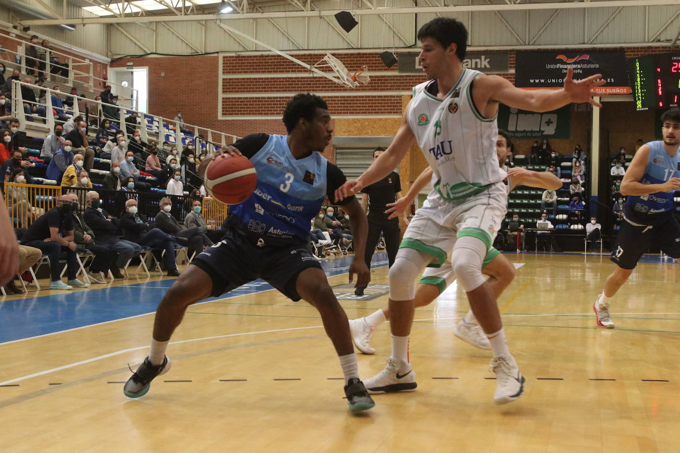 Fotos: Las imágenes del Liberbank Oviedo Baloncesto 91-77 TAU Castelló