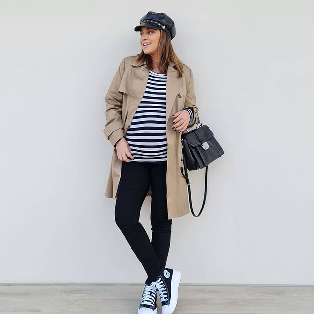 La actriz asturiana está a punto de dar a luz. El mes de abril nacerá su segundo hijo y la artista afronta los últimos días antes de ser mamá de dos con la misma naturalidad con la que ha llevado un embarazo en el que ha cogido 25 kilos. Estas son algunas de las imágenes de la canguesa con una barriga que tiene casi las horas contadas