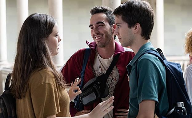 Imagen principal - Tres fotogramas de la nueva temporada de la serie.