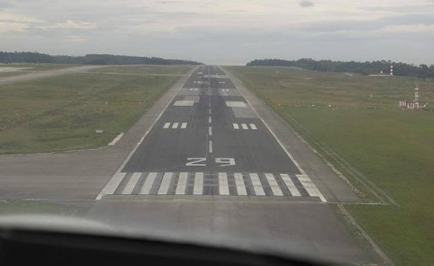 Cabecera 29 de la pista del aeropuerto asturiano.