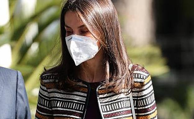Doña Letizia actualiza su chaqueta étnica favorita para la vuelta al trabajo