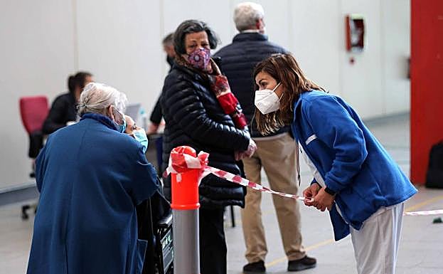 Salud confirma dos brotes en residencias, con 11 afectados que están asintomáticos, y 121 nuevos casos