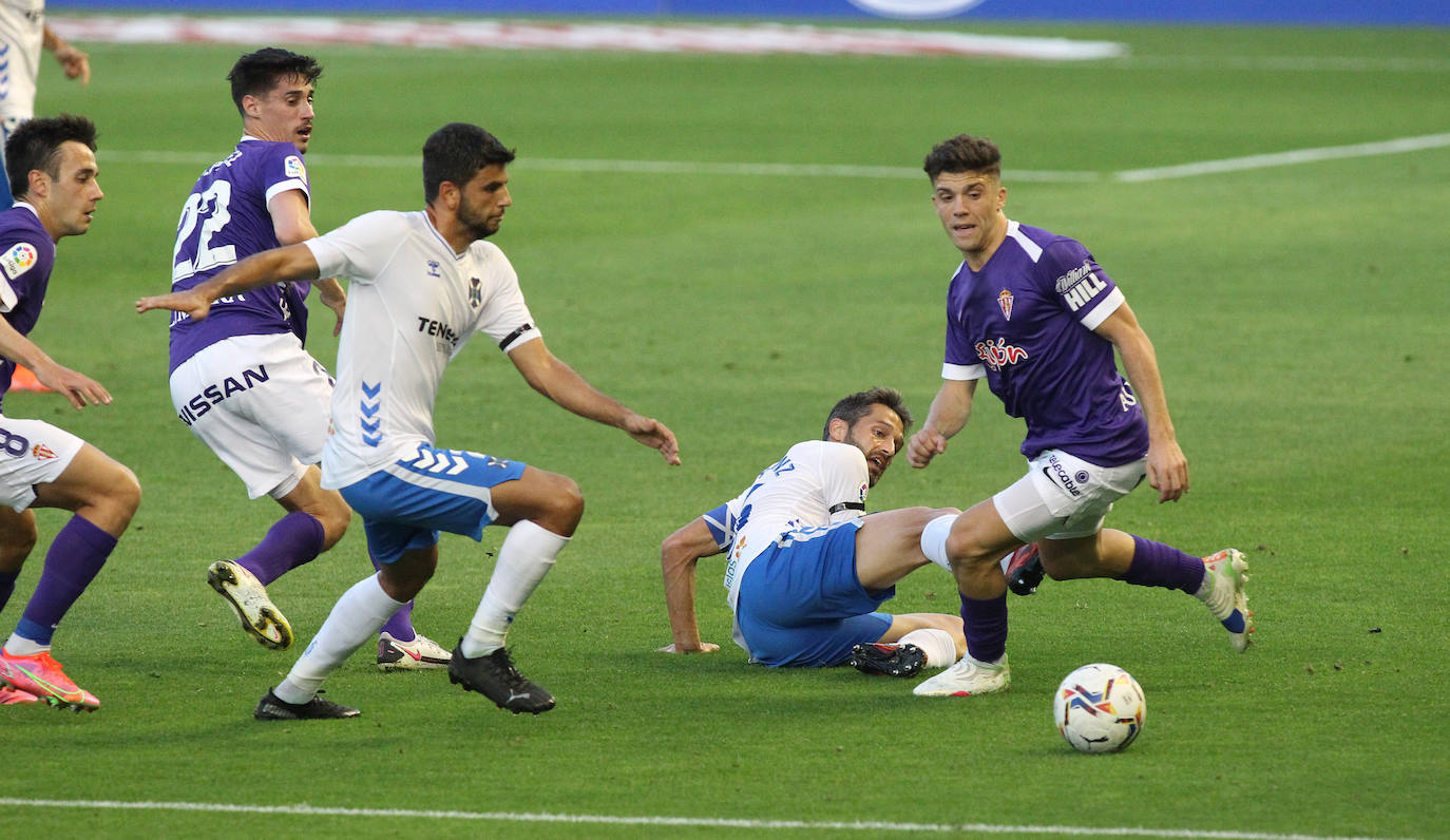 Por primera vez en esta temporada, los rojiblancos encadenan su segunda victoria consecutiva y lo hacen en un momento crítico: justo antes del derbi asturiano. 