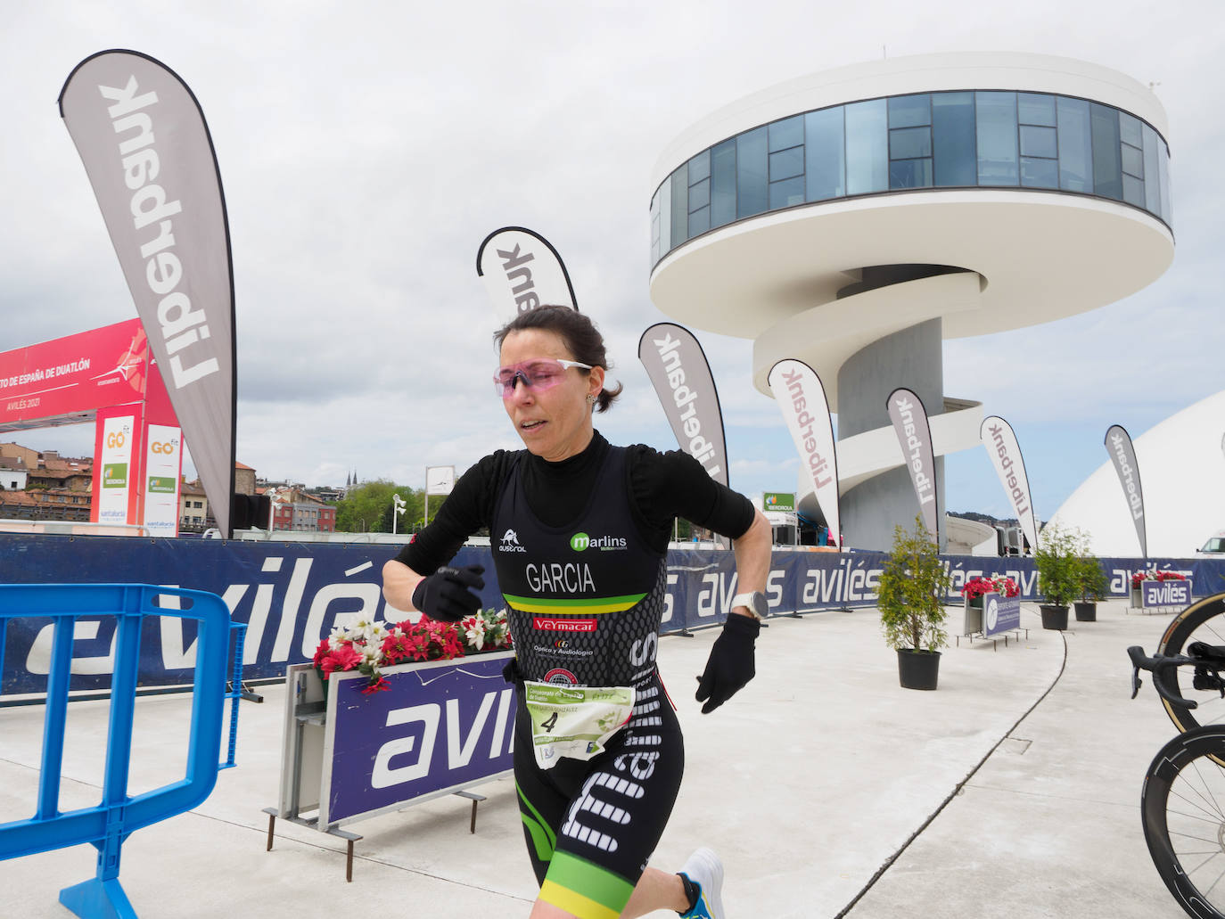 El onubense Emilio Martín consiguio un nuevo triunfo en el Nacional de Duatlón celebrado en Avilés. Sara Guerero obtuvo el título femenino.