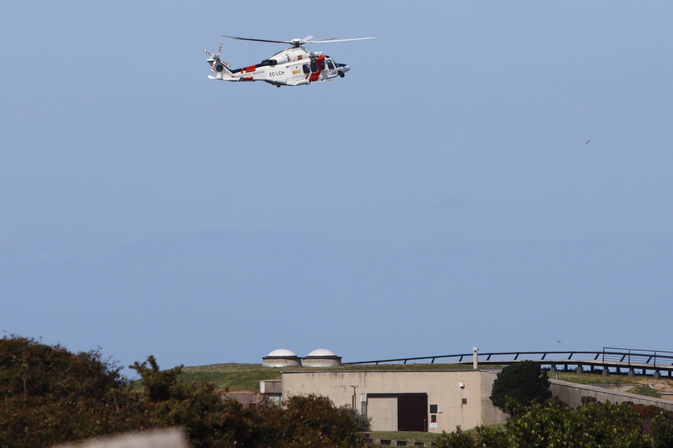 Las fuerzas de seguridad buscan en el litoral gijonés a un vecino de Trubia de 40 años que falta de su domicilio desde la tarde de este domingo. 