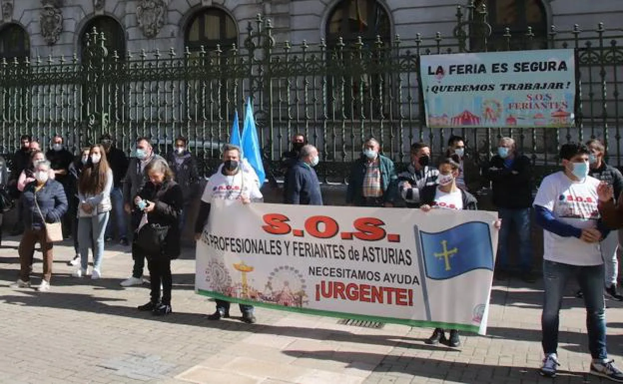 Protesta de los feriantes en Oviedo.