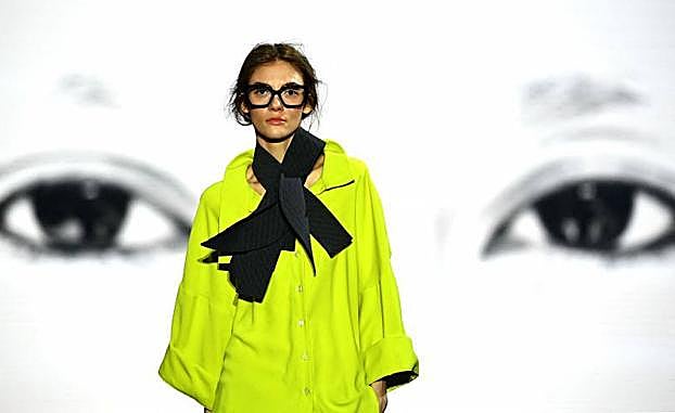 La moda solidaria pisa fuerte la pasarela madrileña de la mano de Ulises Mérida