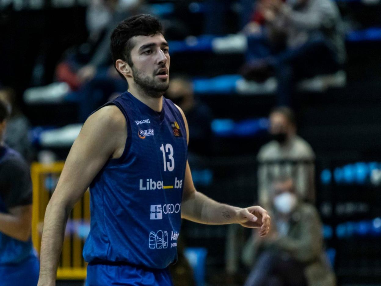 Alexis Bartolomé, durante un encuentro de esta temporada en Pumarín. 