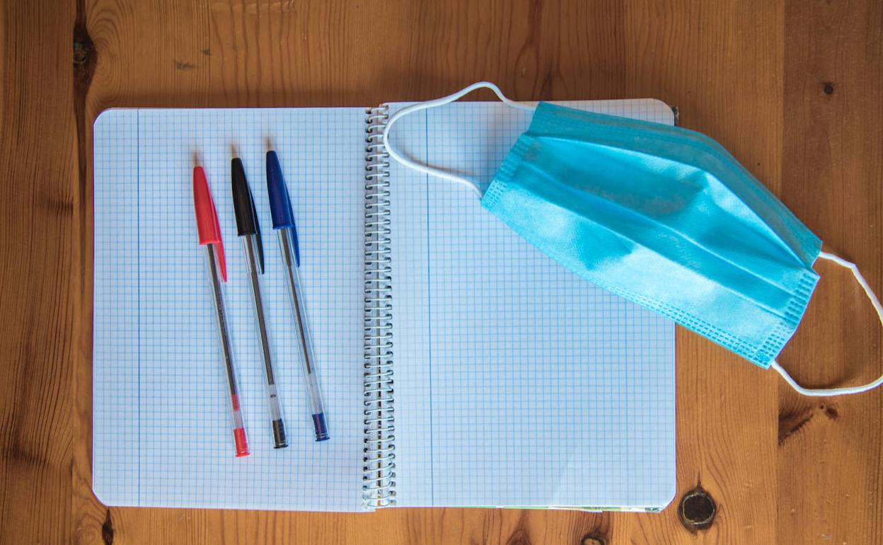 CC OO alerta de que las mascarillas dadas a los docentes podrían haberlos puesto en «grave riesgo»