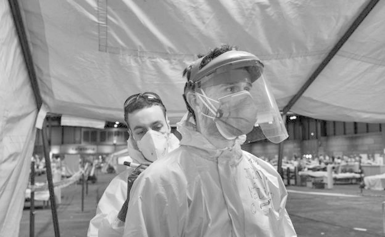 Sanitarios en el hospital Ifema de Madrid en marzo de 2020. 